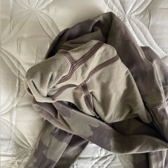 Lululemon Size 6 Align Pants 28” Full Length Incognito Camo Multi Gator Green - Picture 5 of 5